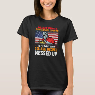 Welder mit einem Schuldiplom für mich schweißend T-Shirt