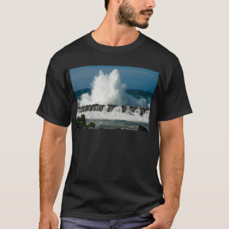 Welle, die über der Bucht des Haifischs T-Shirt