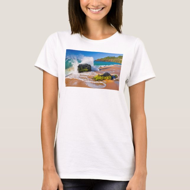 Wellen stürzen am Strand, Hawaii T-Shirt (Vorderseite)