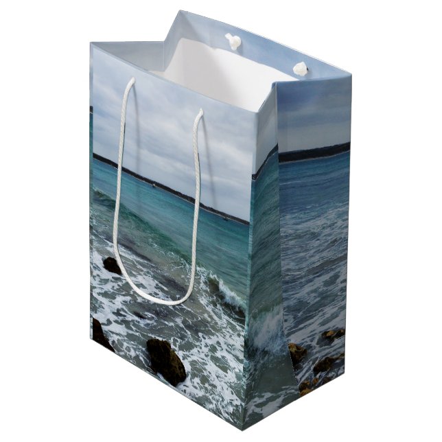 Wellen und Fischerboote im Meer, Mittlere Geschenktüte (Vorderseite Schrägansicht)