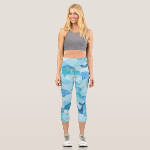 Wellen, Wale, kindische blaue Textur Capri Leggings