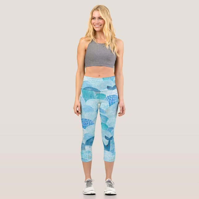 Wellen, Wale, kindische blaue Textur Capri Leggings (Vorderseite)