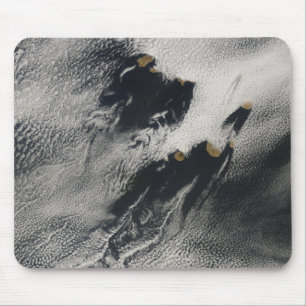 Wellenförmige Wellenwolken und Wolkenbrüche Mousepad