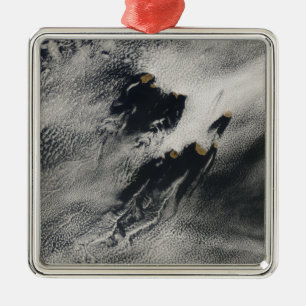 Wellenförmige Wellenwolken und Wolkenbrüche Ornament Aus Metall