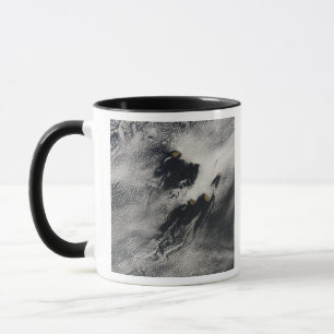Wellenförmige Wellenwolken und Wolkenbrüche Tasse