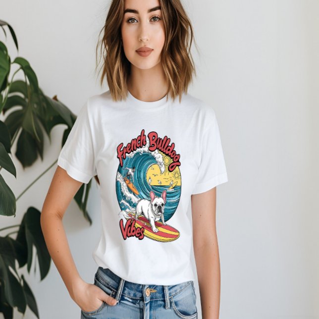 Wellenreiten beim französischen Bulldog T-Shirt (Von Creator hochgeladen)