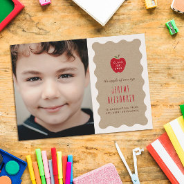 Welliges Apfel-Kindergarten Foto-Abschlussankündig Save The Date