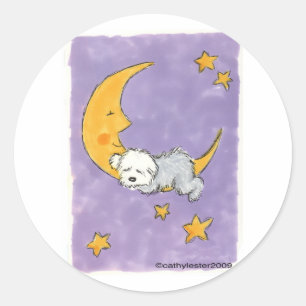 Welpe, der auf dem Mond schläft Runder Aufkleber