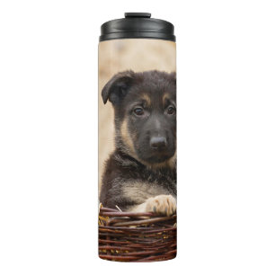 Welpe in Basket Thermosbecher