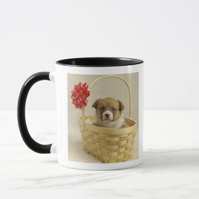 Welpe in einem Korb Tasse (Links)