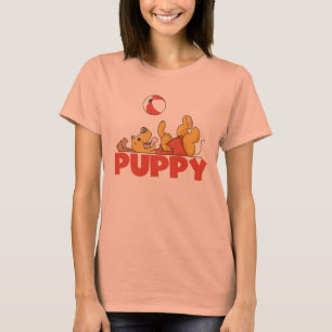 Welpe spielt T-Shirts und Geschenke