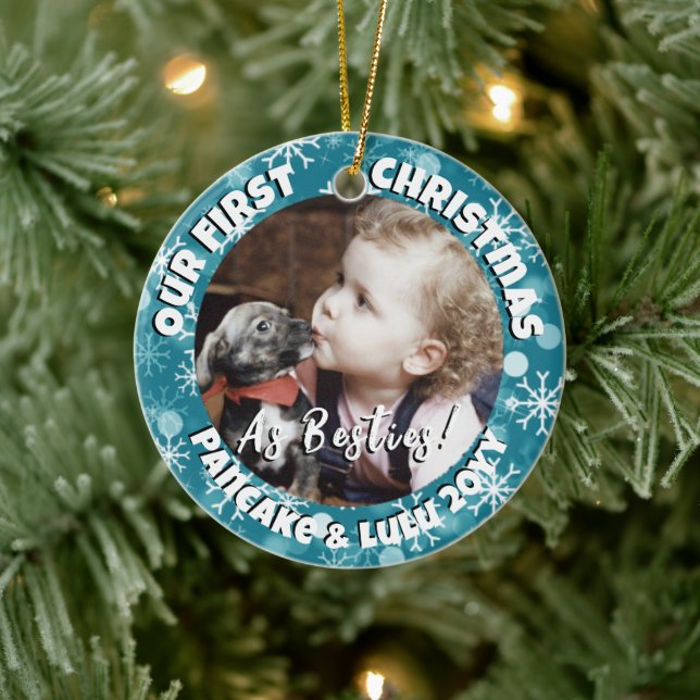 Welpe und Baby's 1. Weihnachts-Foto Blue Snow Keramik Ornament (Baum)