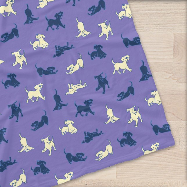 Welpen aus Gelb und Schwarz im Lila Hintergrund Fleecedecke (Von Creator hochgeladen)