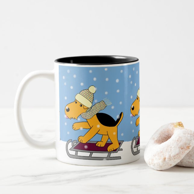 Welpen-Hund auf einer Schlitten-Tasse Zweifarbige Tasse (Mit Donut)