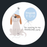 Welpen-Hundegeburtstags-Party-blaue Bevorzugung Runder Aufkleber<br><div class="desc">Feiern Sie den Geburtstag Ihr Kindes mit dieser niedlichen Welpenhundeillustration mit einem Partyhut und -ballon. Verwenden Sie diesen Spaßgeburtstag danken Ihnen Aufkleber,  der sagt,  dass "danke" im Ballon und auch unter ihm "für das Kommen zu meinem PAWSOME Party." Der Partyhut und der Ballon ist in der blauen Farbe.</div>