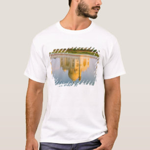Weltberühmte Taj Mahal Tempelreflexion bei T-Shirt