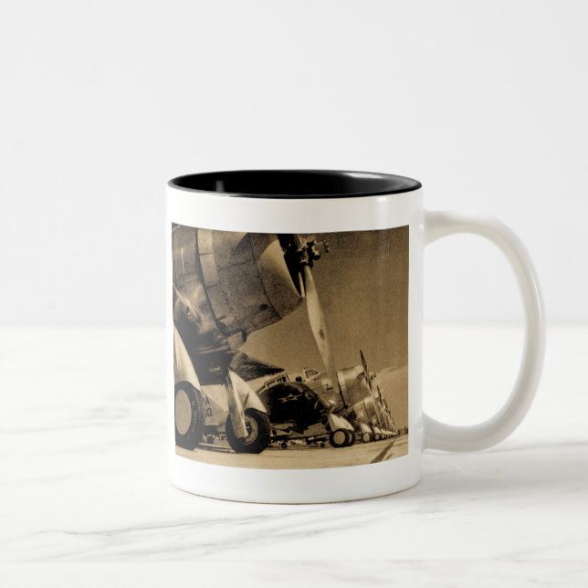 Weltkrieg-Flugzeug-Douglas SBD Dauntlesses Zweifarbige Tasse (Rechts)