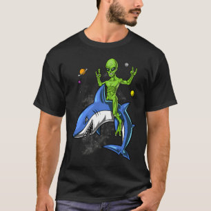Weltraum-Alien auf Hai reitend T-Shirt