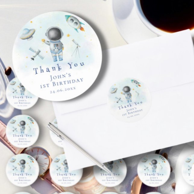 Weltraum Astronauten Boy Raketen für Sterne 1. Geb Runder Aufkleber (Von Creator hochgeladen)