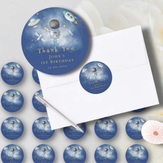 Weltraum Astronauten Boy Raketen ufare Stars Birth Runder Aufkleber (Von Creator hochgeladen)