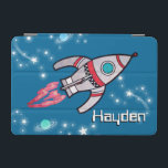 Weltraum-Raketenname Kinder blaue Piktoabdeckung iPad Mini Hülle<br><div class="desc">Blue Space Rakete / Raumschiff Stil Kinder ipad Gehäuse Abdeckung. Passen Sie Ihren eigenen Namen an. Der Fall lautet derzeit: Hayden. Ein perfektes Geschenk für einen belebten Weltraumventilator oder für ein Kind,  das gerne transportiert,  um den Bildschirm zu schützen. Einzigartig gestaltet von Sarah Trett.</div>