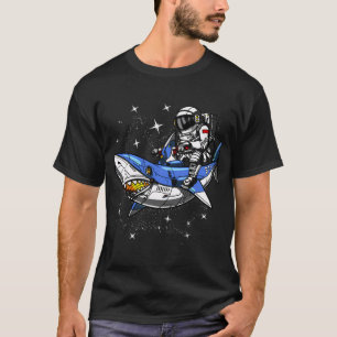 Weltraumastronaut reitet auf Hai T-Shirt