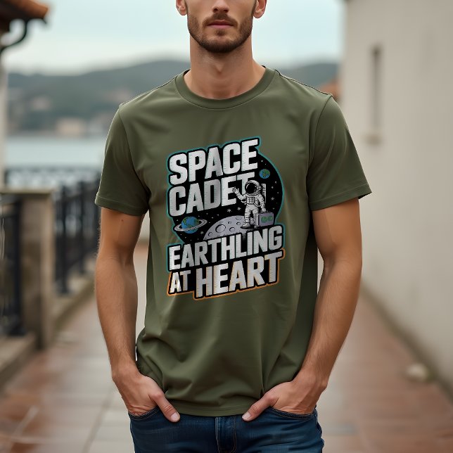 Weltraumkadet, Erde im Herzen: Kosmischer Astronau T-Shirt (Von Creator hochgeladen)