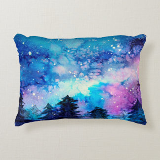Weltraumkunst in Aquarellen mit Nachthimmel und Bä Dekokissen