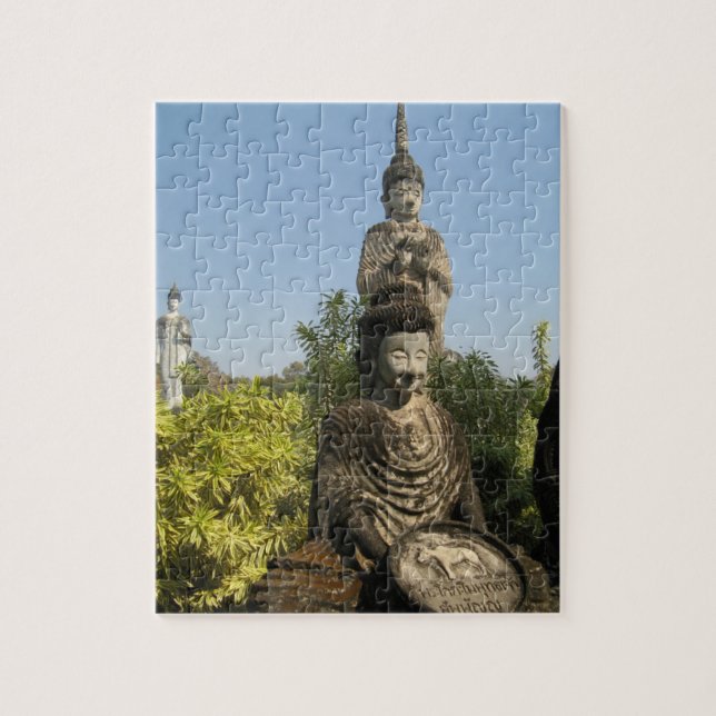 Wen beten Sie? Nong Khai, Isaan, Thailand Puzzle (Vertikal)