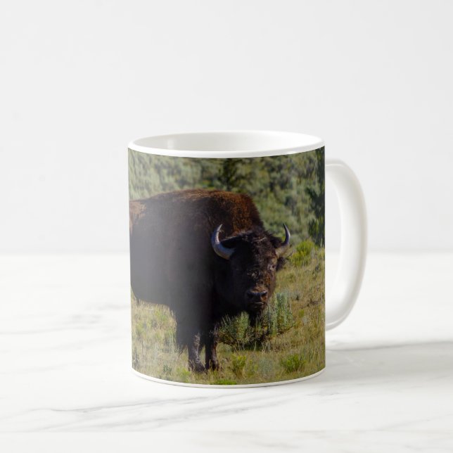 Wen Sie sich die Tasse des Kaffees ansehen (VorderseiteRechts)