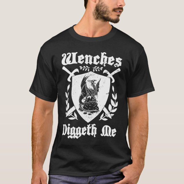 Wenches Diggeth Me  Ren Faire Renaissance Fair Pun T-Shirt (Vorderseite)