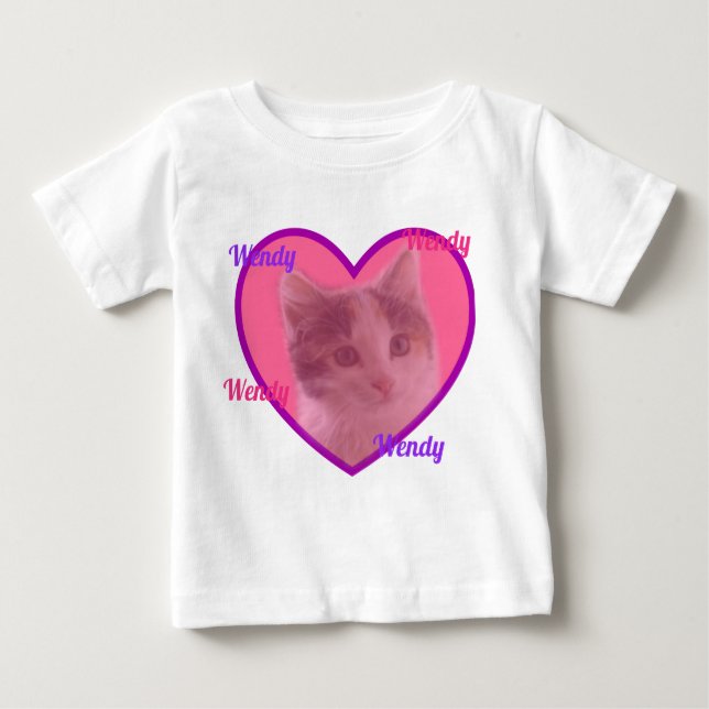 Wendy Names with Kitten in Liebe Heart, Baby T-shirt (Vorderseite)