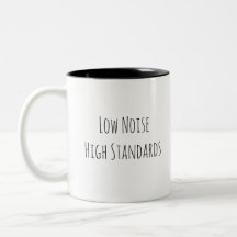 Wenig Lärm. Hohe Standards. Minimalistische Motiva