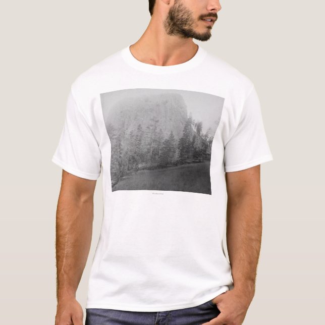 Wenig MissouriButte Beyod Feld und Bäume T-Shirt (Vorderseite)
