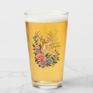 Weniger Angst, mehr Glanz: Zierhirsch mit Blumen Glas