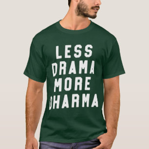 Weniger Drama, mehr Dharma Lustiges Yoga-Klassenge T-Shirt