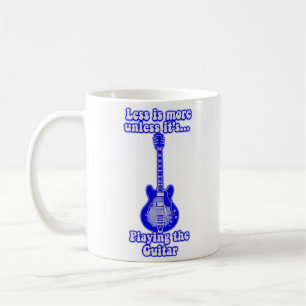 Weniger ist mehr, wenn es nicht Gitarre spielt Kaffeetasse