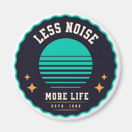 Weniger Lärm, mehr Leben - Retro-Hat-Design Magnet