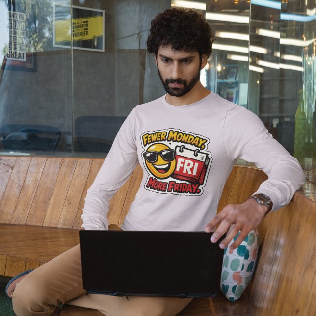 Weniger Montag, Mehr Freitag T-Shirt (Von Creator hochgeladen)