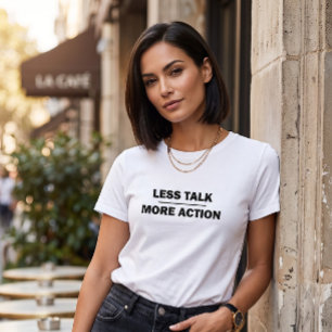 Weniger reden, mehr handeln Modernes Zitat Weißes T-Shirt