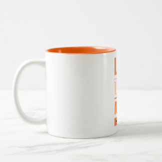 weniger Reden, mehr Handeln Zweifarbige Tasse