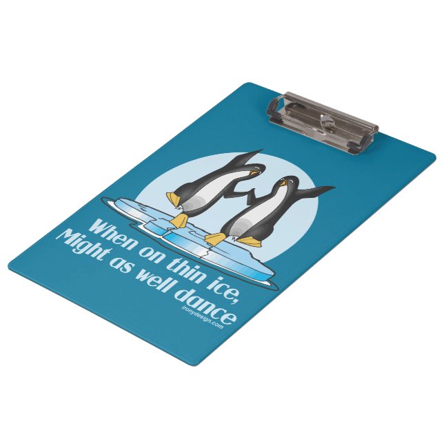 Wenn auf dünne Eis-Pinguin-lustigem Entwurf Klemmbrett (Schrägansicht)