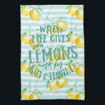 Wenn das Leben dir Lemonen gibt | Salz & Tequila Z Geschirrtuch<br><div class="desc">Wenn das Leben Ihnen Zitronen gibt, frag für Salz & Tequila in lustigen Retro-Schriften auf Zitronenprint Hintergrund. Fügen Sie diesem Design Ihre benutzerdefinierte Formulierung hinzu, indem Sie die "Diese Vorlage bearbeiten"-Felder auf der rechten Seite des Elements verwenden, oder klicken Sie auf die blaue Schaltfläche "Anpassen", um den Text anzuordnen, die...</div>
