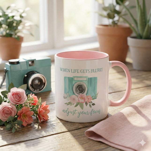 Wenn das Leben verschwommene Tasse bekommt (Encourage someone special with this, "When life gets blurry adjust your focus" photography mug! )