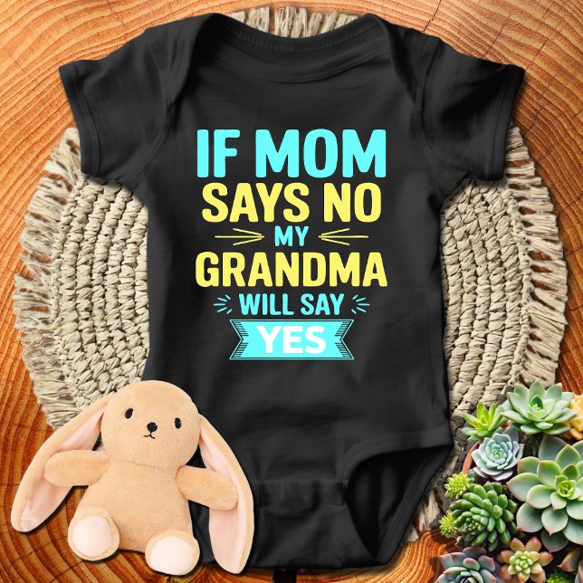 Wenn die Mama nein sagt, wird meine Oma JA sagen Baby Strampler (Von Creator hochgeladen)