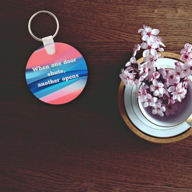 Wenn eine Tür geschlossen wird, öffnet sich ein an Schlüsselanhänger (Von Creator hochgeladen)