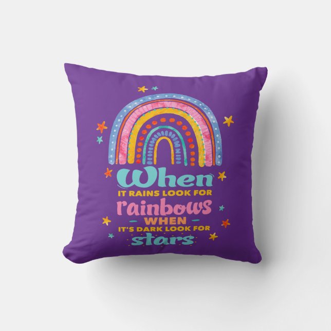 Wenn es regnet, suchen Sie nach Regenbogen Kissen (Vorderseite)