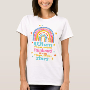 Wenn es regnet, suchen Sie nach Regenbogen T-Shirt