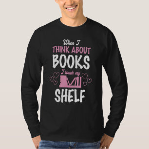 Wenn ich an Bücher denke, berühre ich mein Regal T-Shirt