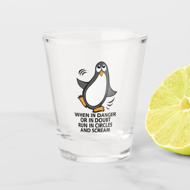 Wenn in Gefahr oder im Zweifel Funny Pinguin Schnapsglas (Vorderseite)